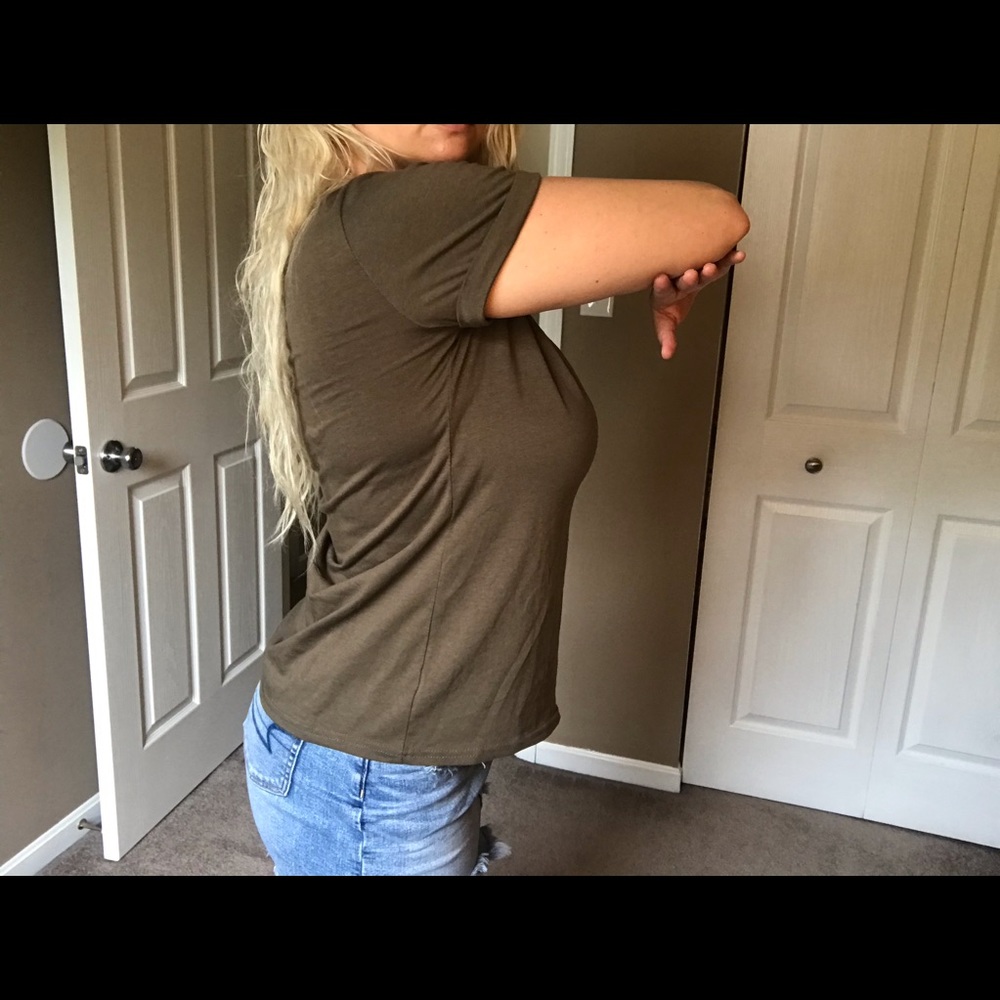 Deep v t-shirts with cuffed short sleeve - Picture 4 of 9